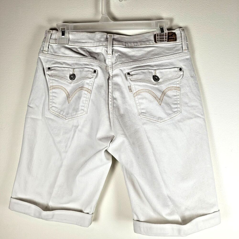 Levis Womens Sz 6 Off White Mid Rise Denim Bermuda Shorts Cuff Back Flap Pockets - Picture 2 of 10